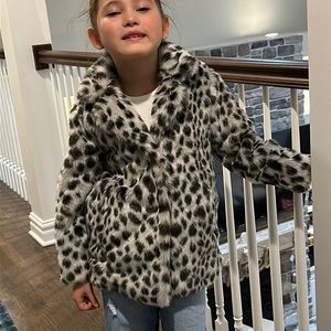 Beautiful, silver, leopard print, faux fur coat SZ 6